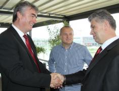 Evropski poslanec dr. Milan Zver, dr. Sulejman Ugljanin ter župan Mestne občine Maribor Franc Kangler Evropski poslanec dr. Milan Zver, dr. Sulejman Ugljanin ter župan Mestne občine Maribor Franc Kangler